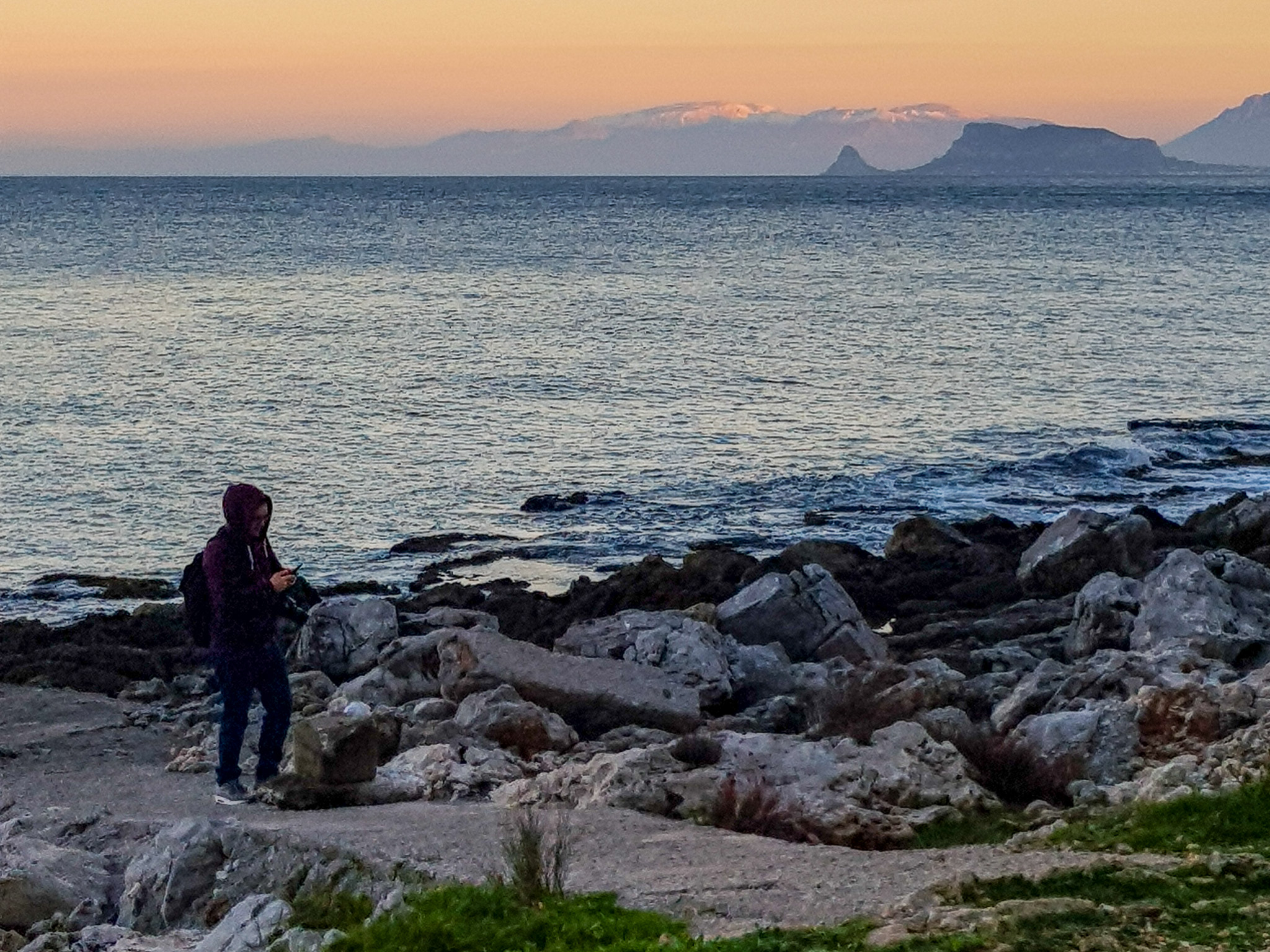 Ośnieżona Carbonara widziana z Reserva Naturale di Capo Gallo (80km w prostej linii), Luty 2022