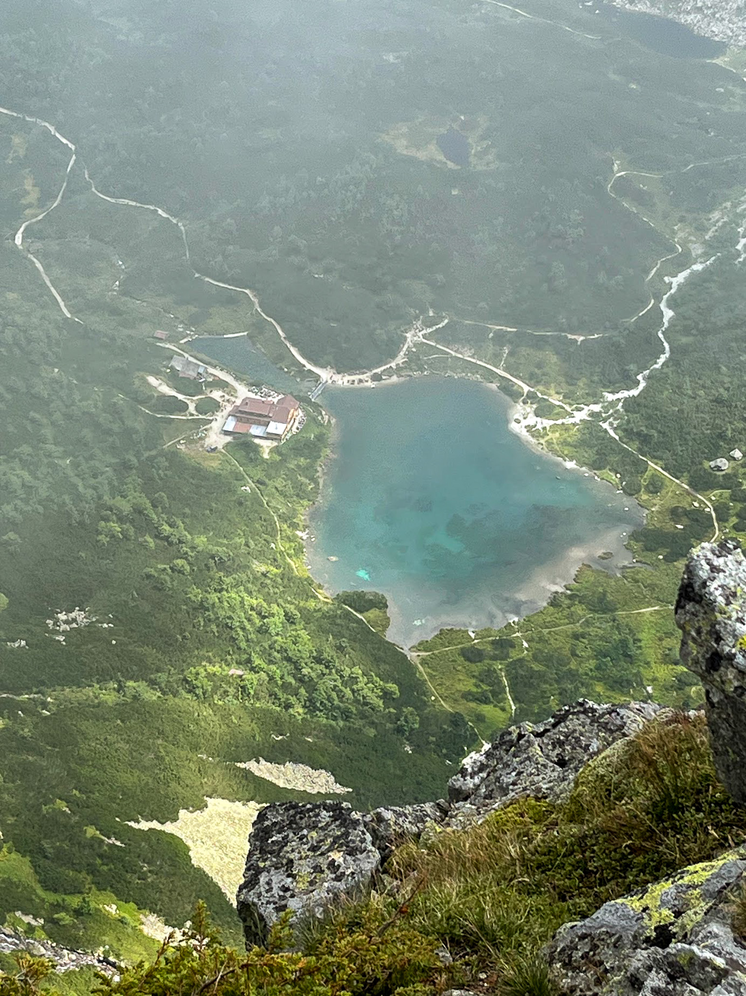 Schronisko ze szczytu Jastrzębiej Turni